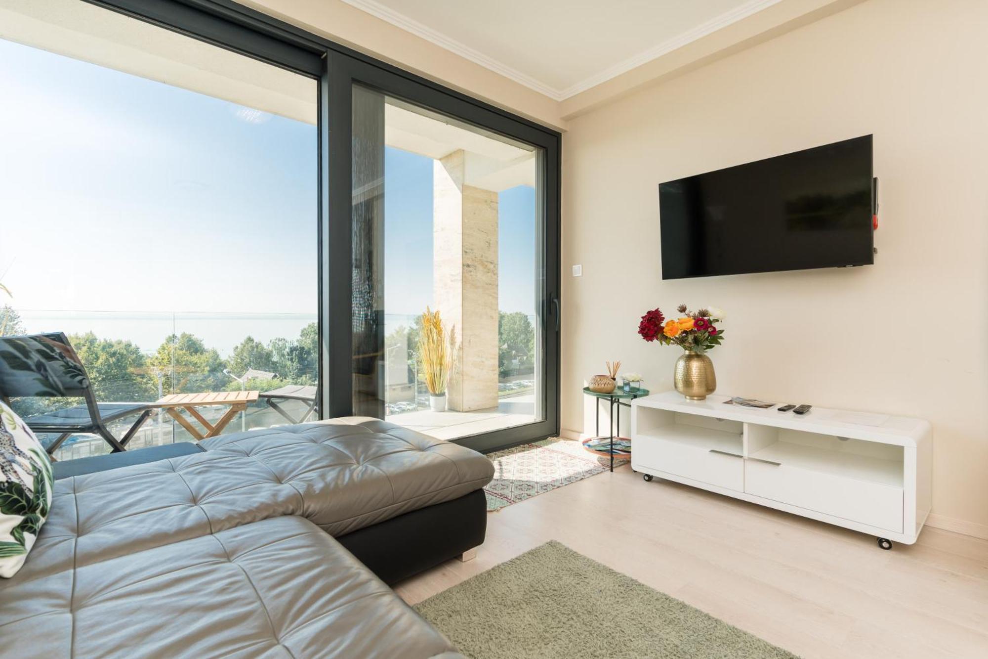 Club Panorama Lake View Apartment Alsóörs Zewnętrze zdjęcie