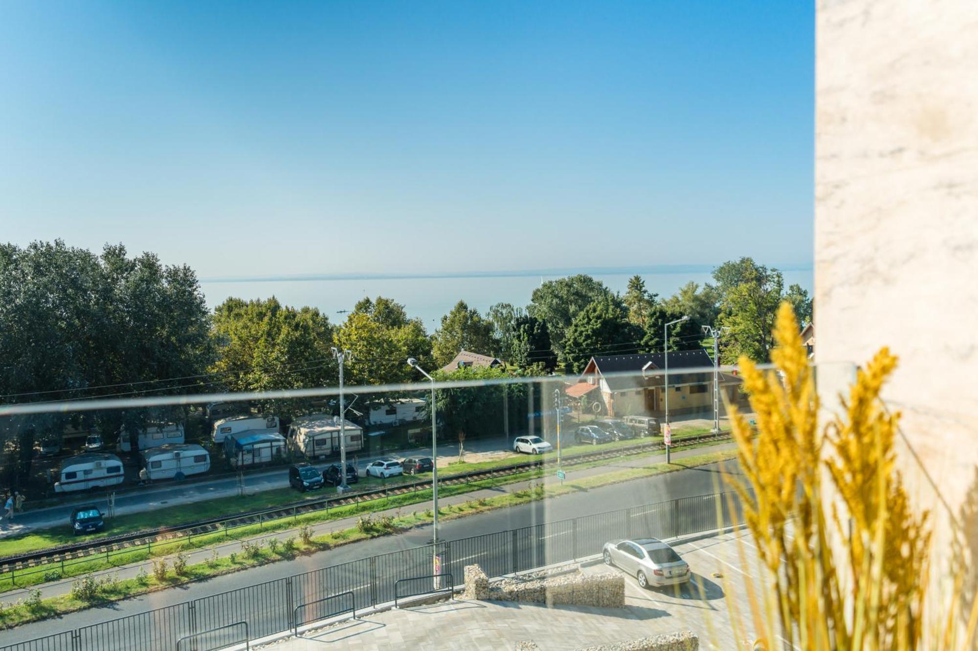Club Panorama Lake View Apartment Alsóörs Zewnętrze zdjęcie